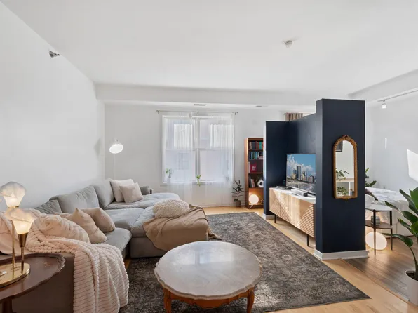 445 Wacouta St Unit 403, Saint Paul, MN 55101