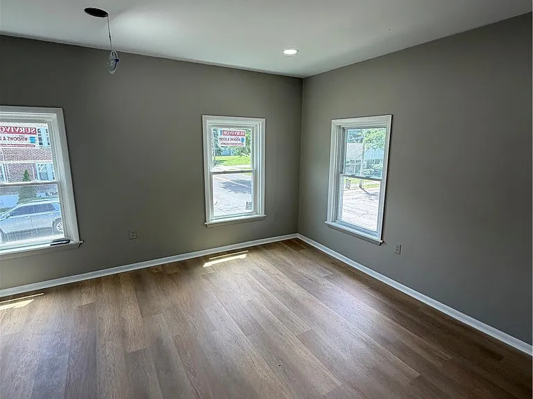 352 Walnut St — Photo 4