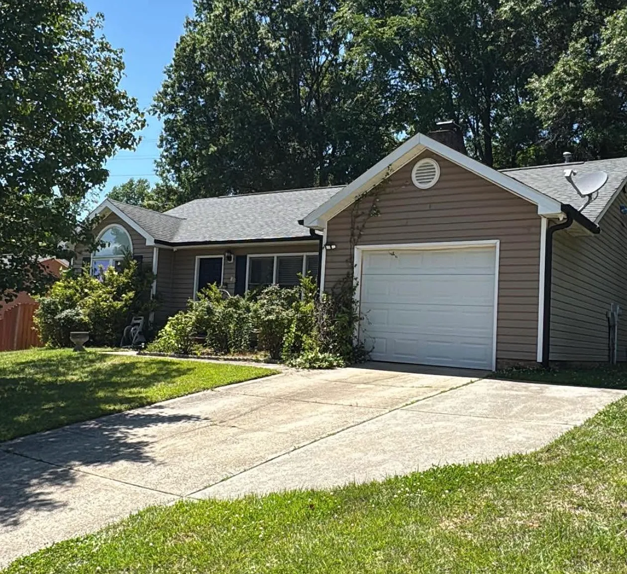 3 bed, 1322 sqft, $2,300 — Photo 2