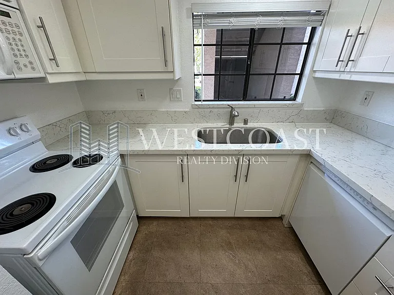 2823 Andover Ave — Photo 8