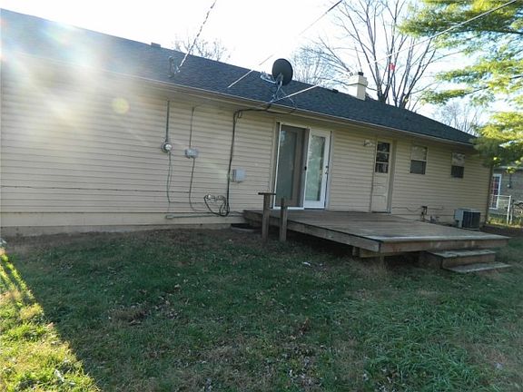 3rd image of 3273 Thurston Dr