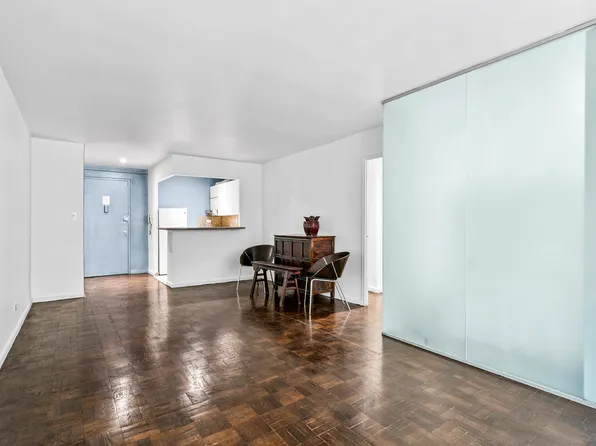 209 East 56th Street image 14 of 34