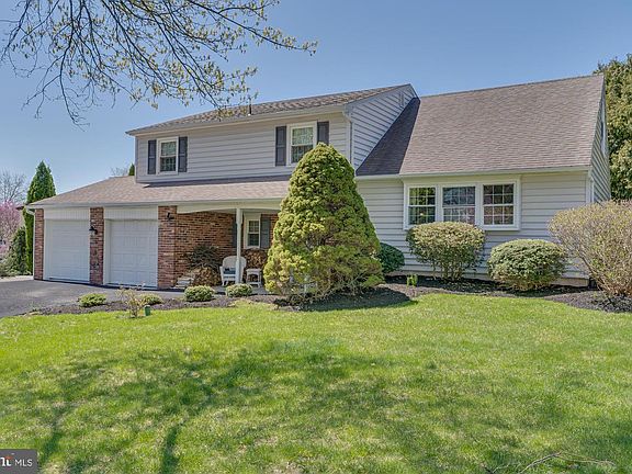 2nd image of 225 Buttonwood Dr