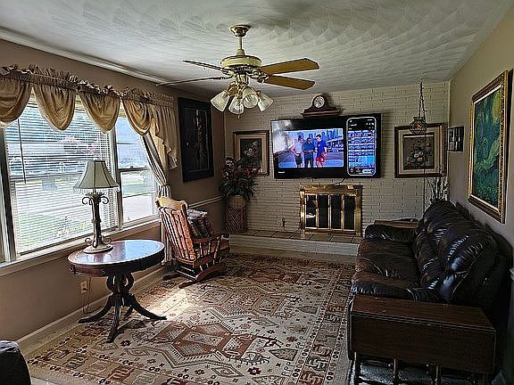 2nd image of 554 Circle Dr