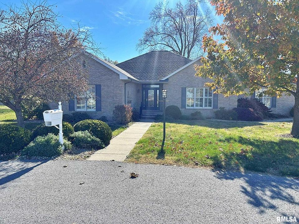 1st image of 8 Dogwood Pl