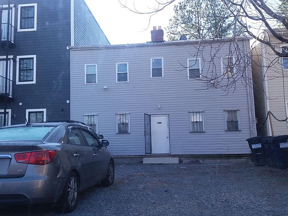 Rear parking with private access to units