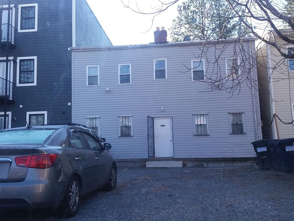 Rear parking with private access to units