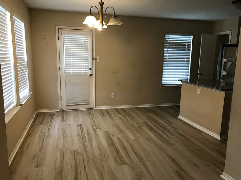 1669 Crown Point Dr — Photo 8