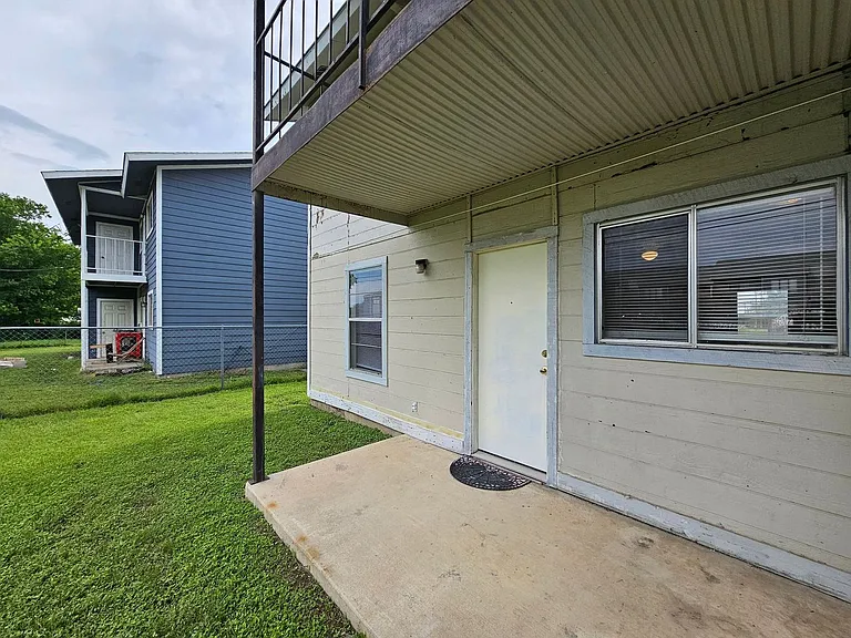 1305 Quail Cir #B — Photo 14