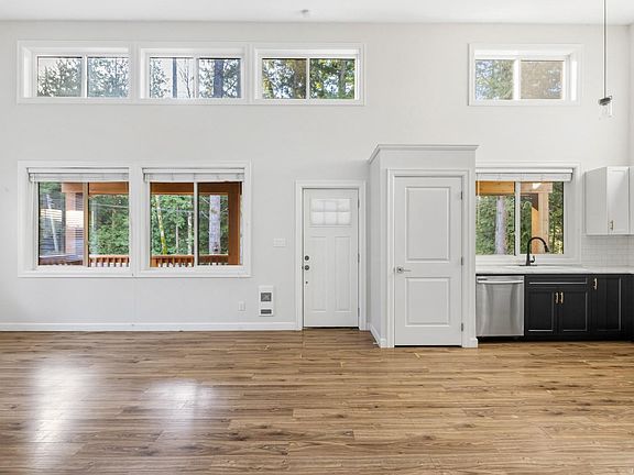 5th image of 2165 Renfrew Rd