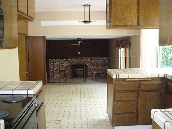 2nd image of 535 Victoria Dr