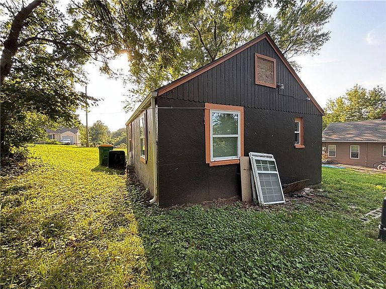 Listing photo 5