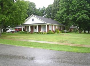 216 E Main St, Gleason, TN 38229
