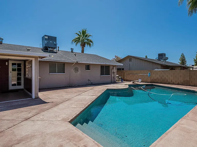 3236 S Kenwood Ln — Photo 38