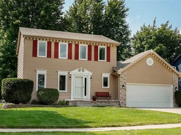 3414 Scenic Vista Dr, West Des Moines, IA 50265
