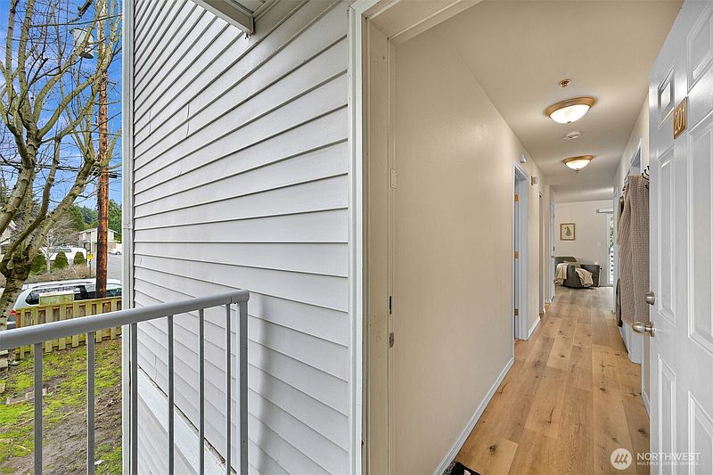 2nd image of 2709 W Maplewood Avenue #201