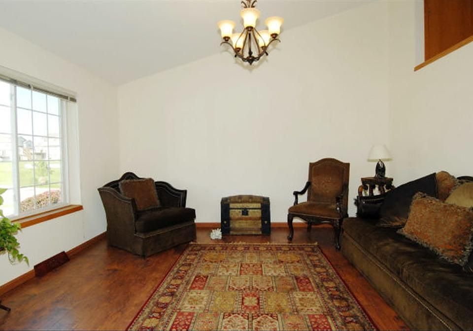 2nd image of 526 Goldenrod Cir