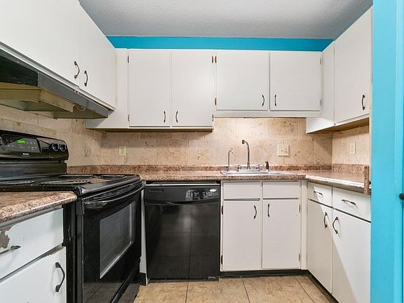 3rd image of 8 Thayer Pond Dr #7