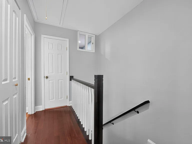 103 Saint Charles Sq — Photo 3