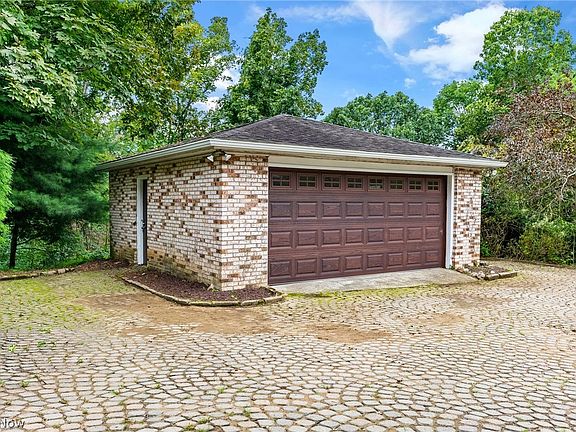 3rd image of 110 Oakwood Pl