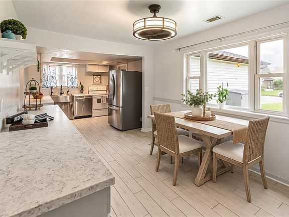 3rd image of 3544 Faraday Ln