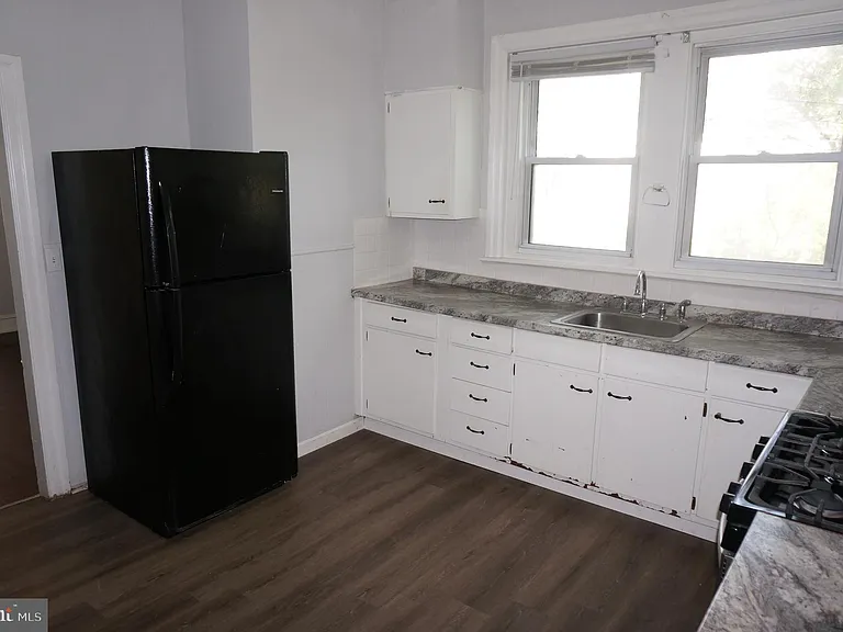 124 Knox St — Photo 7