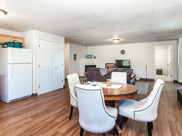 844 NW Ogden Ave #3 — Photo 5