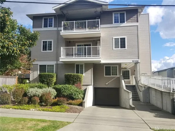 11326 3rd Ave NE APT 303, Seattle, WA 98125