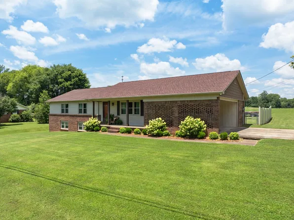 533 Taylor St, Bruceton, TN 38317