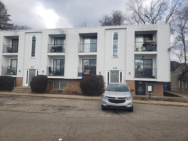 505 College Ave NE #F — Photo 1