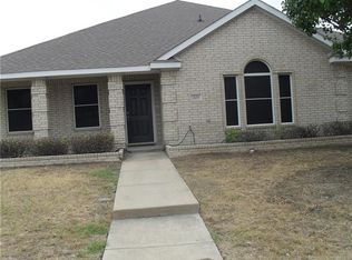 203 Autumn Trl, Red Oak, TX 75154