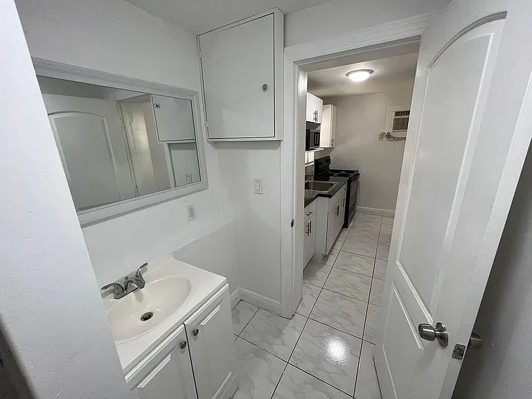 1935 SW 2nd St #3 — Photo 4
