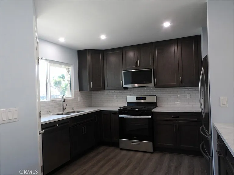 2737 Burly Ave — Photo 4