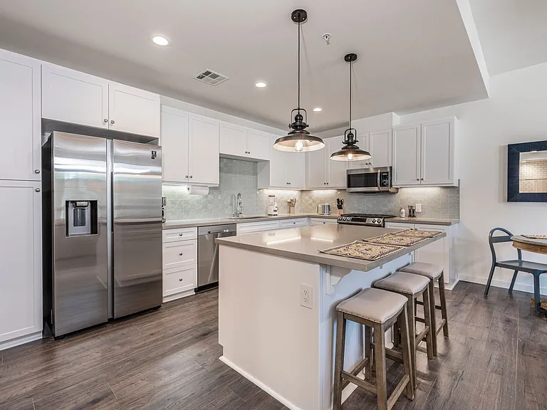 Mission View Residences — Photo 18