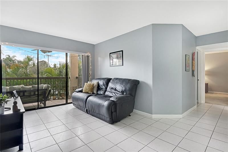 1st image of 701 NW 19th St APT 206