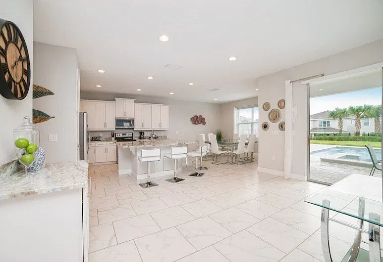 5 bed, 3017 sqft, $3,500 — Photo 1