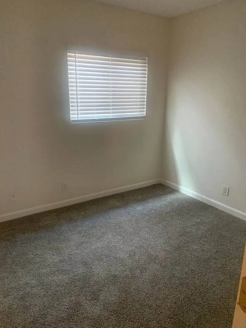 2231 Burroughs St — Photo 4