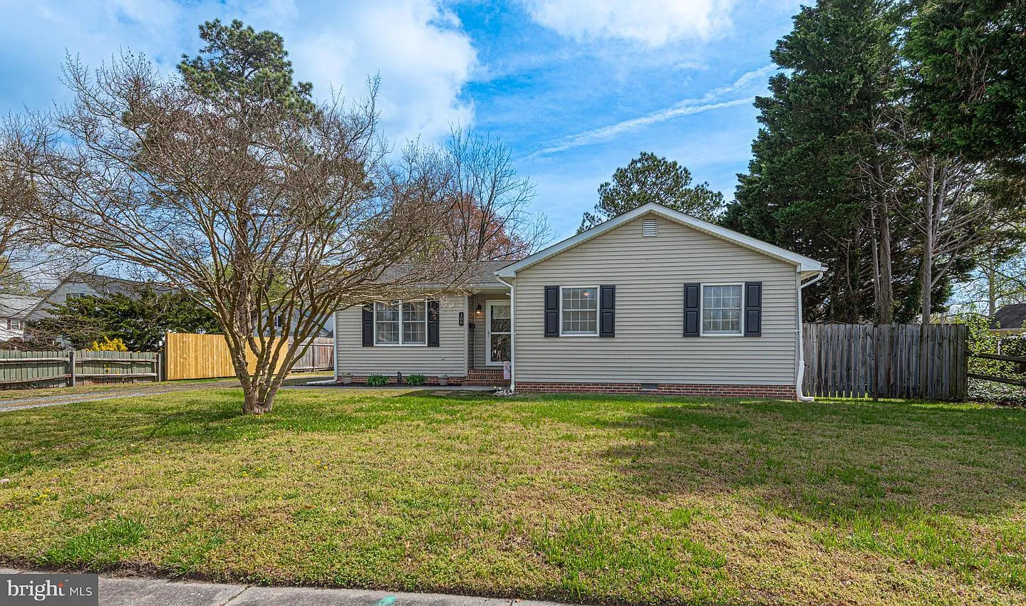 109 Priscilla St photo 1