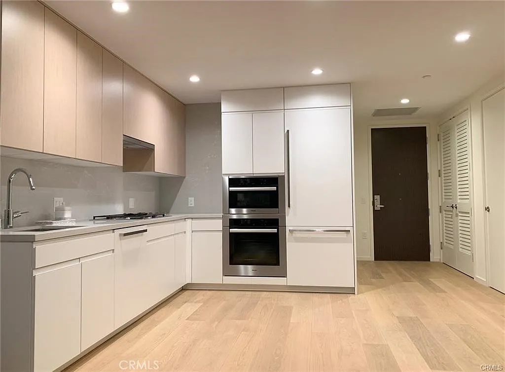 1 bed, 748 sqft, $3,000 — Photo 3