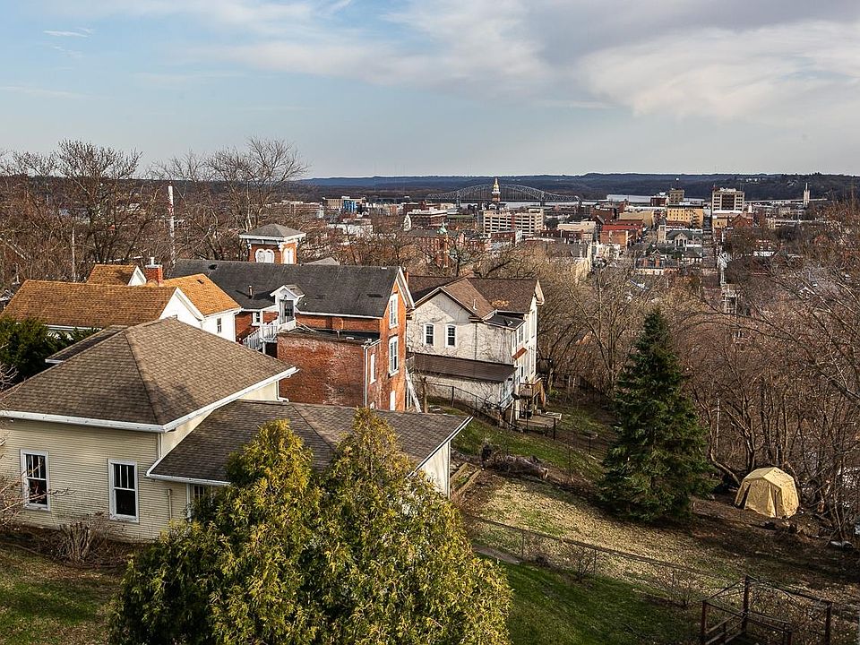 216 Clarke Dr, Dubuque, IA 52001 Zillow