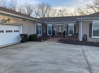 109 S Sunset Cir, Hopkinsville, KY 42240