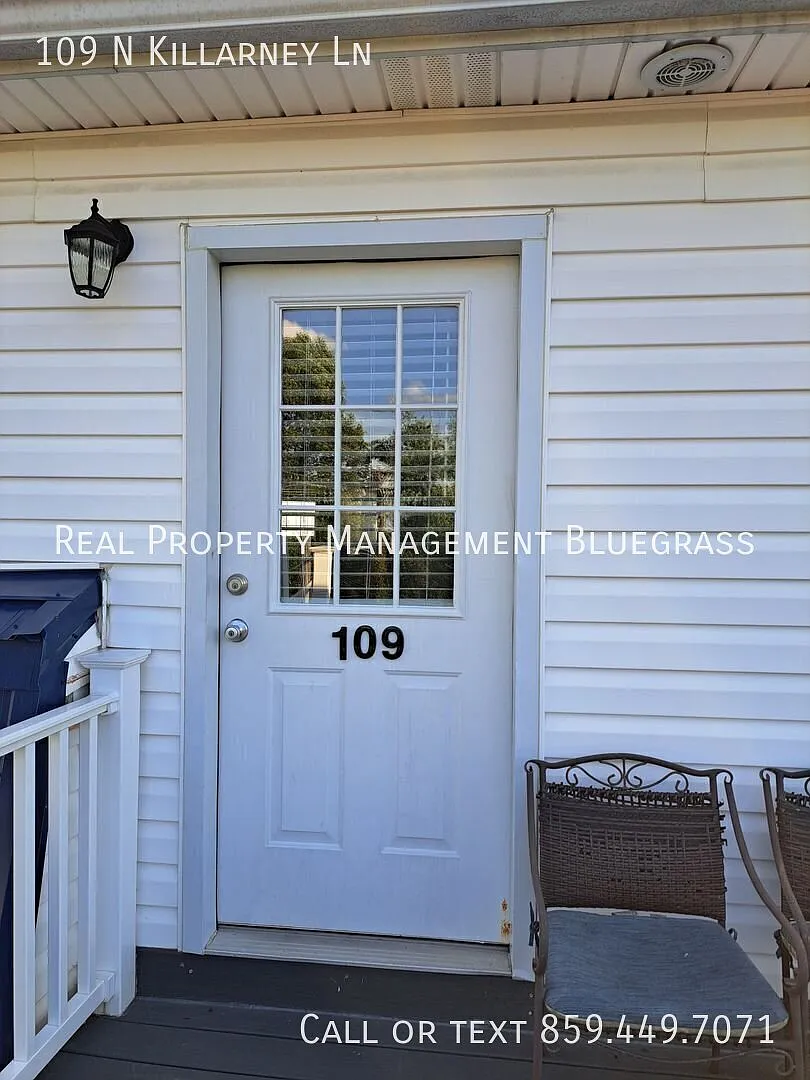 Convenient Location right off Richmond Bypass - 3 Bed 1 Bath Apartment — Photo 2
