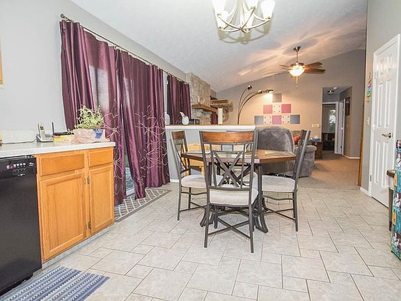 3rd image of 10084 Forestedge Ln