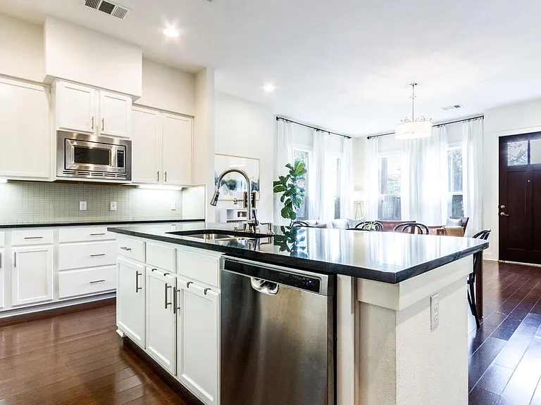 2520 Bluebonnet Ln #8 — Photo 7