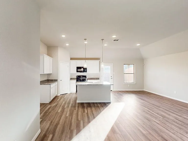 2700 Rambling Rd — Photo 10
