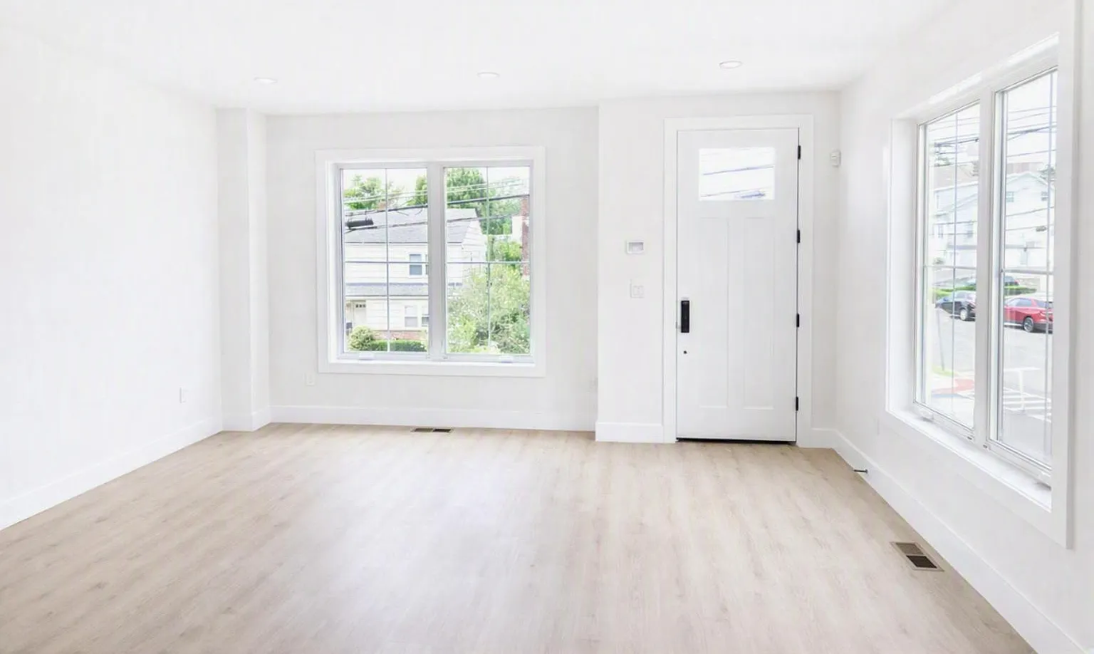 4 bed, 3.5 bath, 2550 sqft, $8,500 — Photo 2