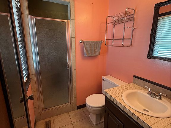 5th image of 1845 Surrey Dr