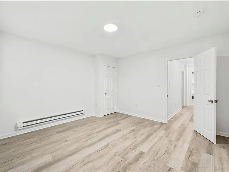 2561 N Patton St — Photo 7