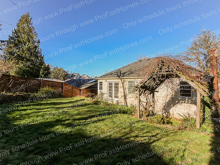 616 SW Moss St — Photo 29
