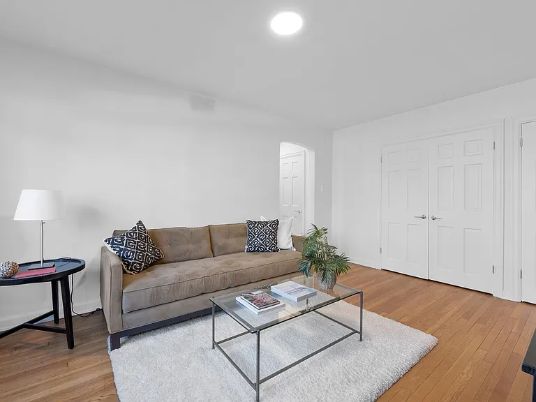 441 E Town St #210 — Photo 4